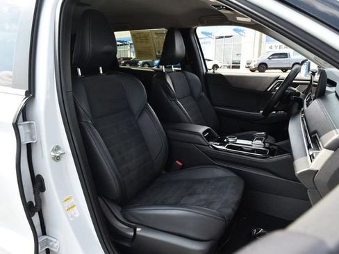 Used 2025 Mitsubishi Outlander SE AWD/4WD image 24