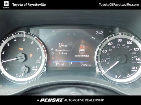 Used 2023 Toyota Highlander XLE image 7