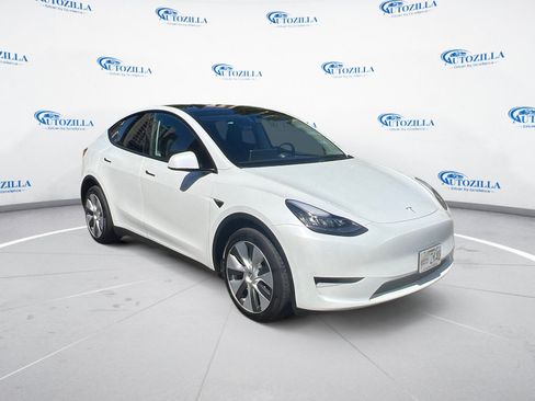 Used 2023 Tesla Model Y AWD image 7