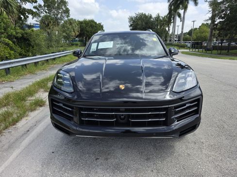 Used 2024 Porsche Cayenne AWD/4WD image 8