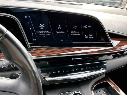 Used 2023 Cadillac Escalade Premium Luxury image 24