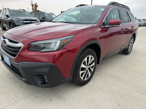 Used 2020 Subaru Outback Premium AWD/4WD image 2