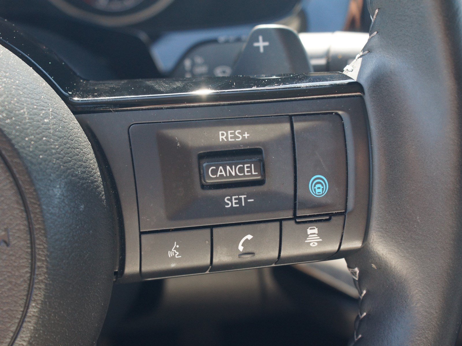 Used 2025 Nissan Pathfinder SL FWD image 11