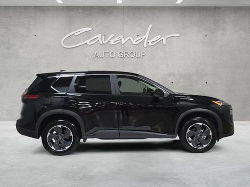 Used 2025 Nissan Rogue SV FWD image 17