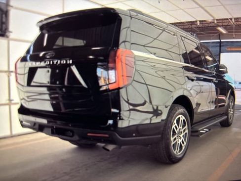 Used 2025 Ford Expedition Active image 17