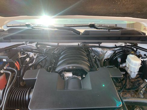 Used 2018 Chevrolet Silverado 1500 LT w/ All Star Edition AWD/4WD image 9