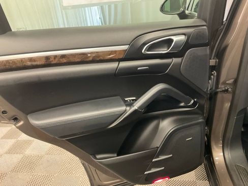 Used 2016 Porsche Cayenne AWD/4WD image 33
