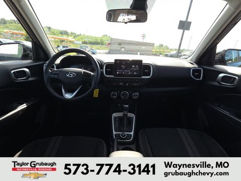 Used 2023 Hyundai Venue SEL FWD image 30