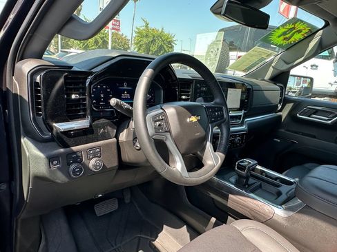 Used 2024 Chevrolet Silverado 1500 LTZ AWD/4WD image 23