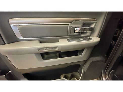 Used 2014 RAM 2500 Tradesman w/ Chrome Appearance Group image 9