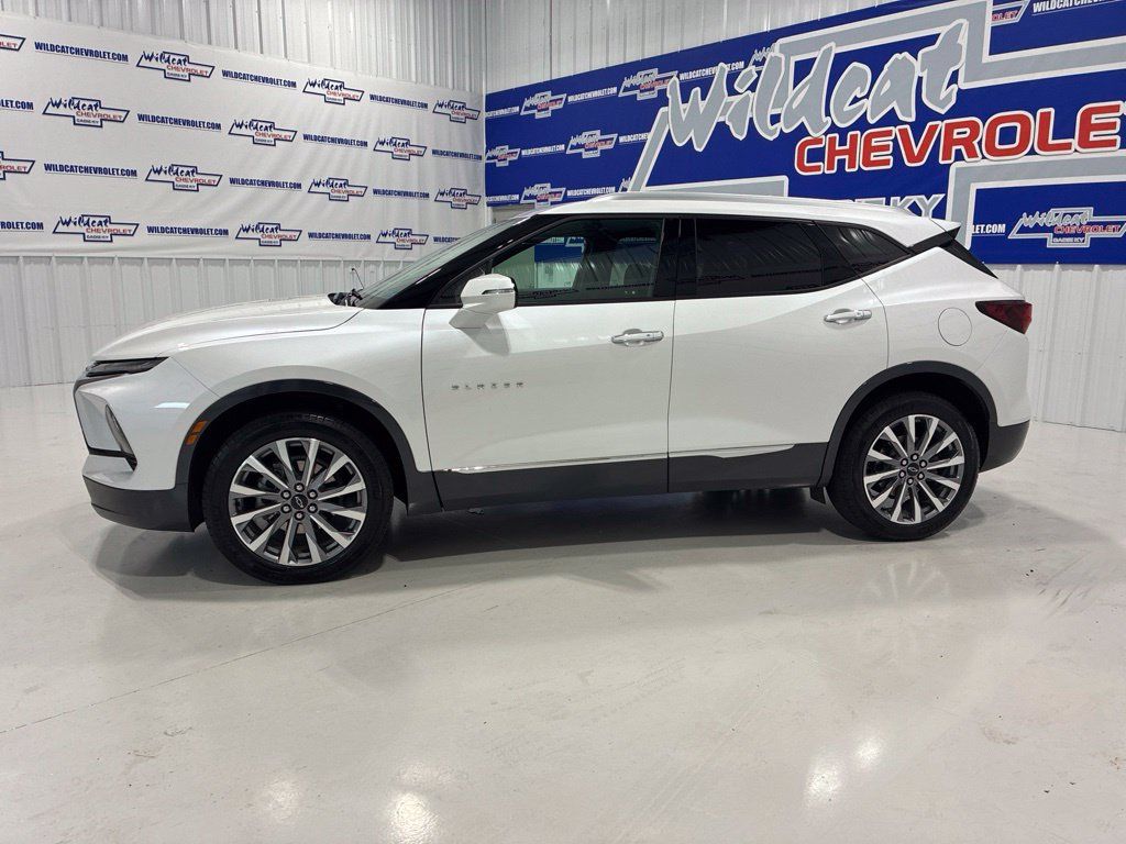 Used 2023 Chevrolet Blazer Premier FWD image 3