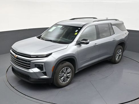 Used 2024 Chevrolet Traverse LT FWD image 12
