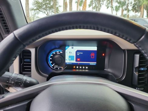 Used 2023 Ford Bronco Wildtrak image 11