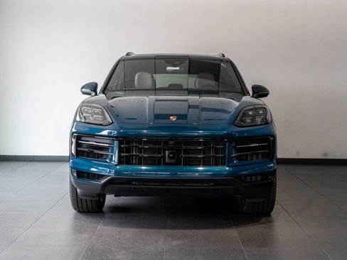 Certified 2025 Porsche Cayenne image 10