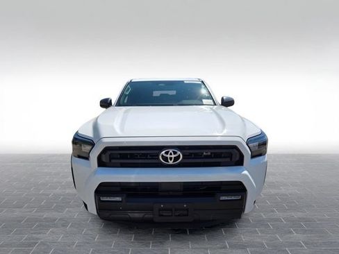 Used 2025 Toyota 4Runner SR5 AWD/4WD image 2