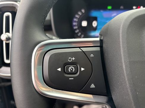 Certified 2023 Volvo XC40 B5 Ultimate w/ Protection Package Premier image 24