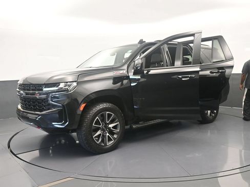 Used 2022 Chevrolet Tahoe Z71 w/ Luxury Package AWD/4WD image 5