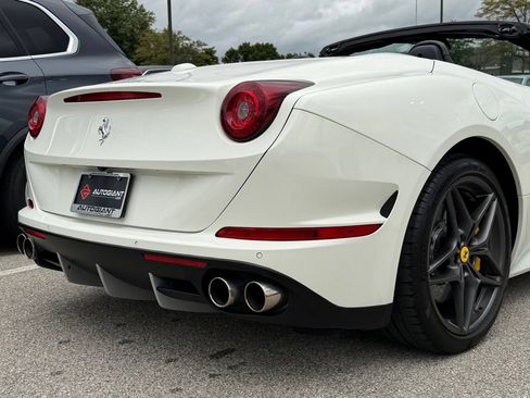 Used 2015 Ferrari California T RWD image 23