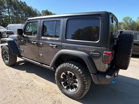 Used 2025 Jeep Wrangler Unlimited Rubicon 4xe w/ Convenience Group AWD/4WD image 10