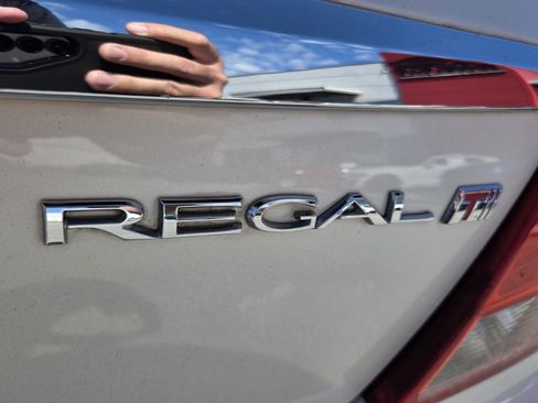 Used 2013 Buick Regal Premium image 16