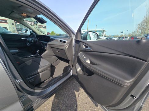 Used 2025 Buick Encore GX Preferred AWD/4WD image 11