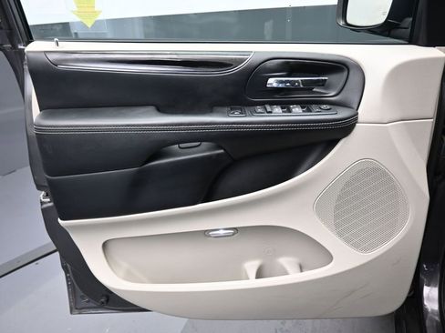 Used 2016 Dodge Grand Caravan SE image 9