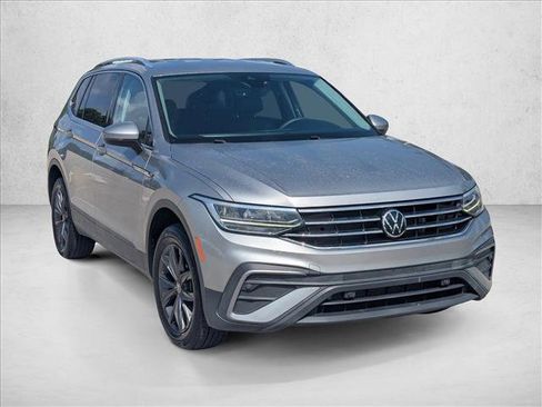 Used 2022 Volkswagen Tiguan SE AWD/4WD image 3