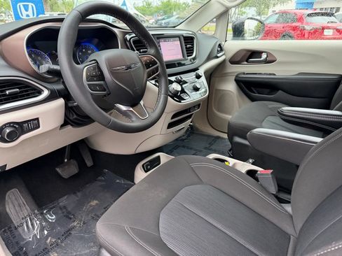 Used 2023 Chrysler Voyager LX FWD image 19