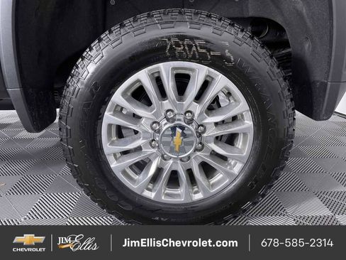 Used 2023 Chevrolet Silverado 2500 High Country w/ Z71 Off-Road Package image 34