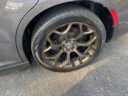 Used 2016 Chrysler 300 S w/ 300S Premium Group image 9