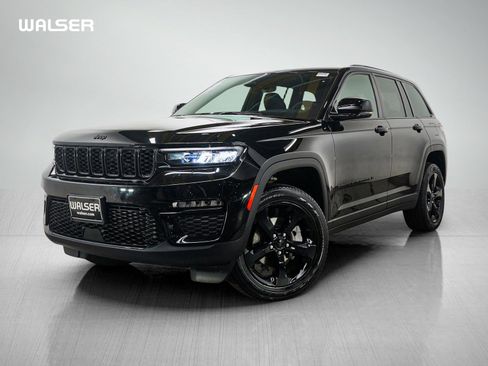 Used 2025 Jeep Grand Cherokee Limited w/ Black Appearance Package image 1