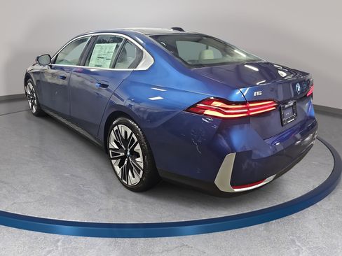 New 2026 BMW i5 eDrive40 w/ Premium Package image 7