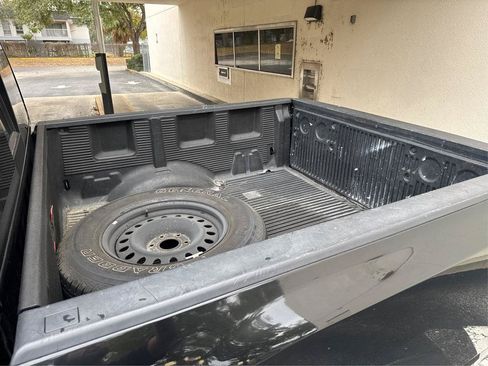 Used 2017 Nissan Titan SV RWD image 11