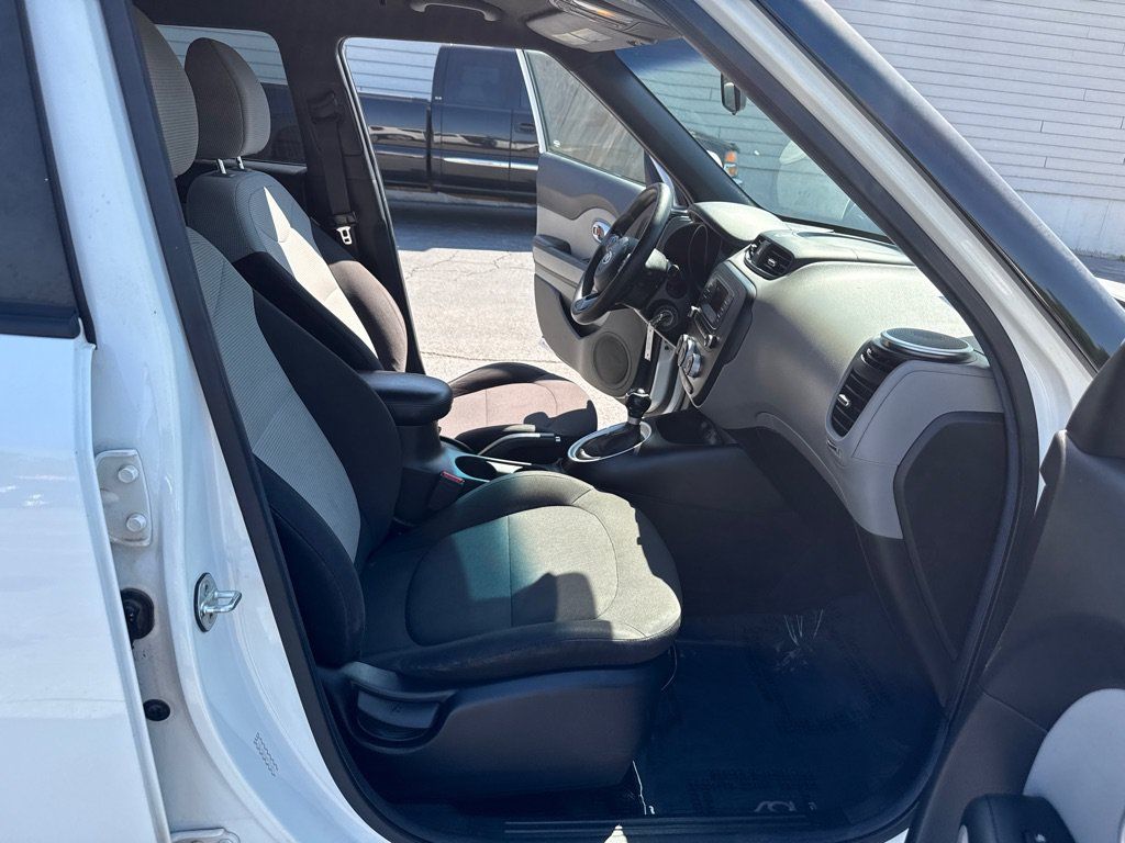 Used 2016 Kia Soul FWD image 16