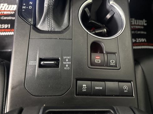Used 2021 Toyota Highlander XLE FWD image 22