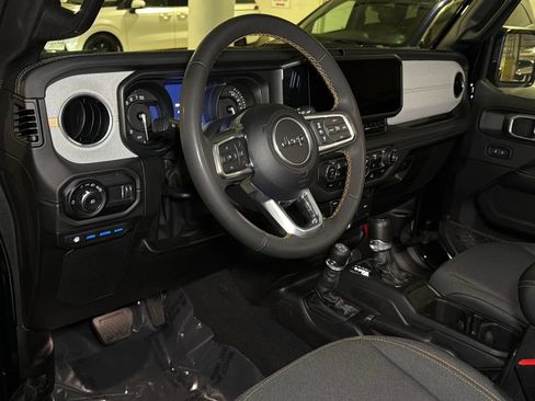 Used 2024 Jeep Wrangler Unlimited Sahara AWD/4WD image 17