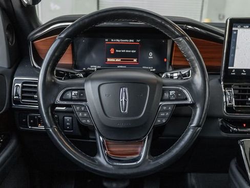 Used 2024 Lincoln Navigator Reserve AWD/4WD image 8