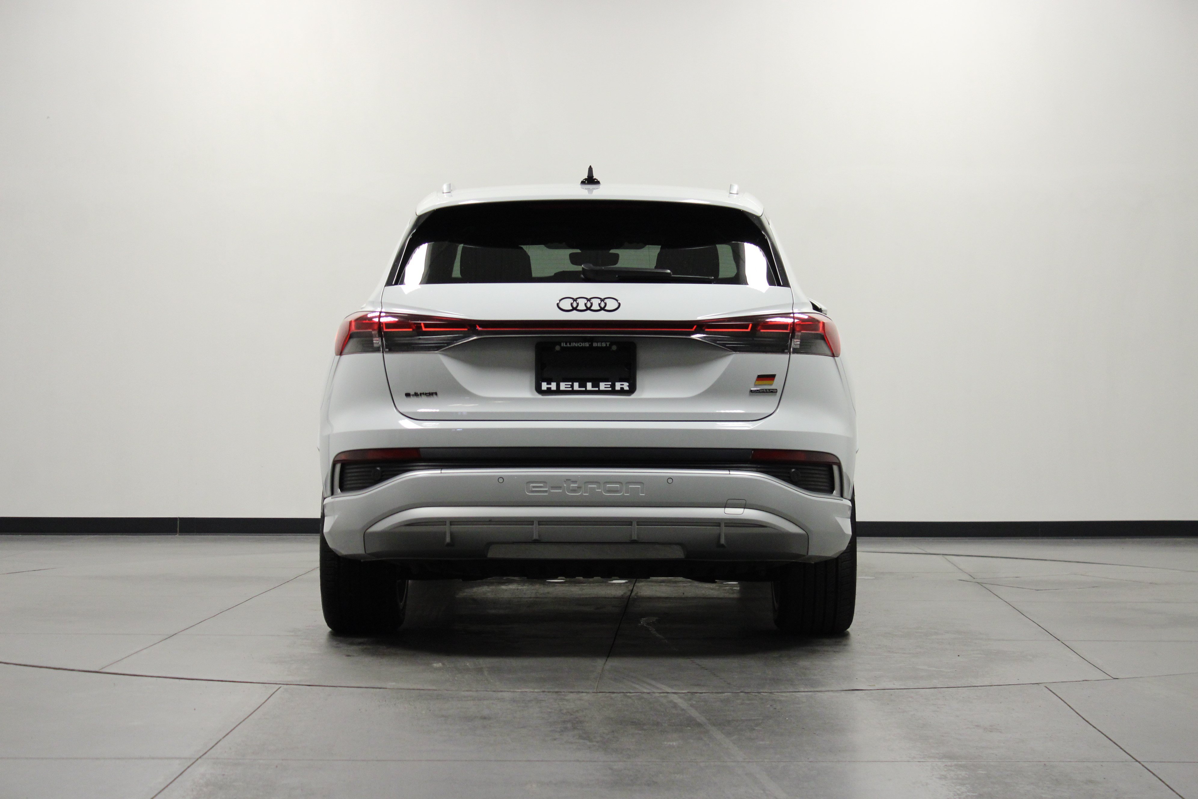 Used 2023 Audi Q4 e-tron Prestige w/ 20" Wheel Package AWD/4WD image 5