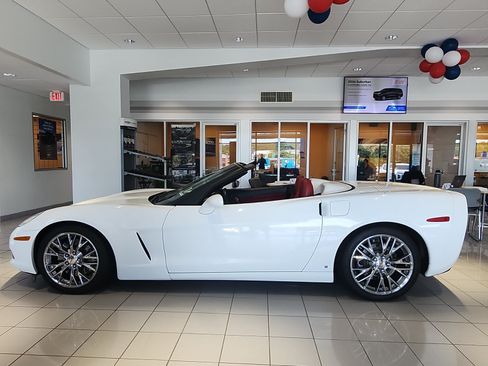 Used 2009 Chevrolet Corvette Convertible w/ Preferred Equipment Group RWD image 2