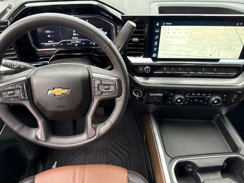 Used 2025 Chevrolet Silverado 3500 High Country w/ Technology Package image 16