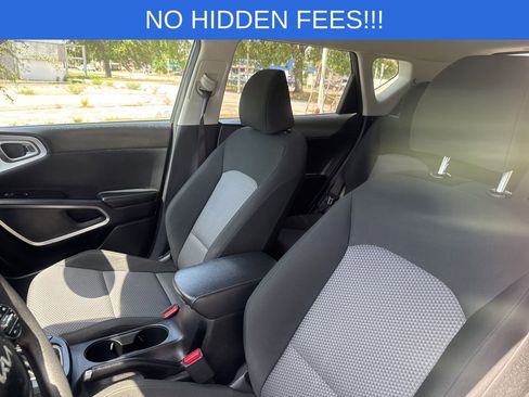 Used 2023 Kia Soul LX w/ LX Technology Package FWD image 16