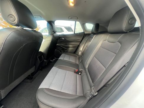 Used 2025 Chevrolet Trax LT image 25