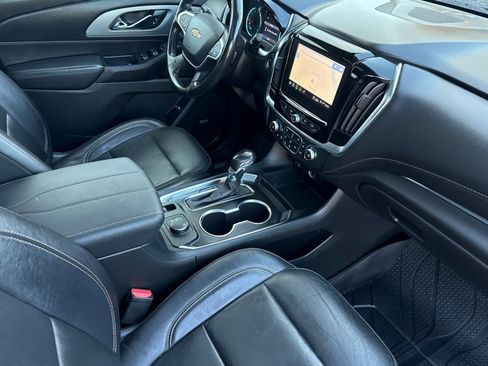 Used 2021 Chevrolet Traverse LT w/ LT Premium Package image 14