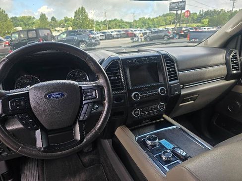 Used 2018 Ford Expedition Limited AWD/4WD image 9