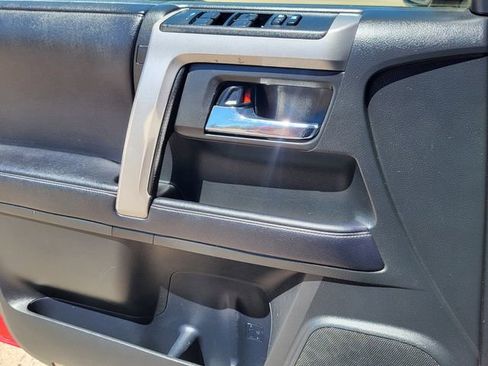 Used 2018 Toyota 4Runner SR5 AWD/4WD image 12