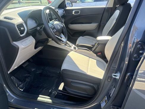 Used 2024 Hyundai Venue SEL image 18