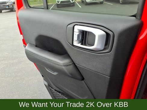 Used 2022 Jeep Wrangler Unlimited Sahara image 16