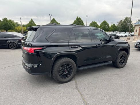 Used 2024 Toyota Sequoia SR5 w/ SR5 Premium Package AWD/4WD image 5
