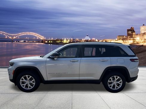 Used 2022 Jeep Grand Cherokee Limited AWD/4WD image 2