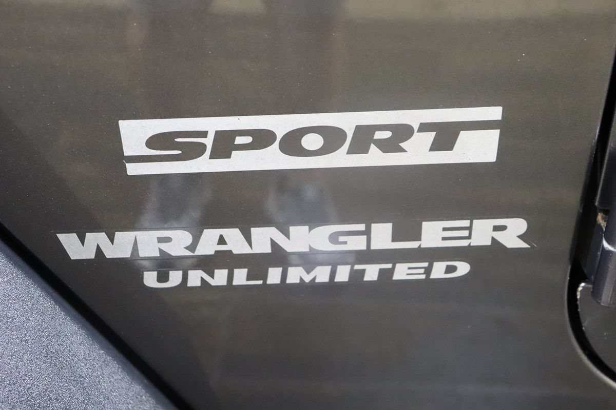 Used 2017 Jeep Wrangler Unlimited Sport w/ Connectivity Group AWD/4WD image 16